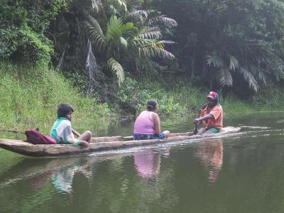 20080710225500-indigenas-miskitos-navegando.jpg